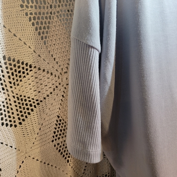 Versona small Grey sweater - Picture 8 of 13